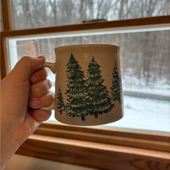 Winter pine trees stoneware large mug tan green - Picture 3 of 10